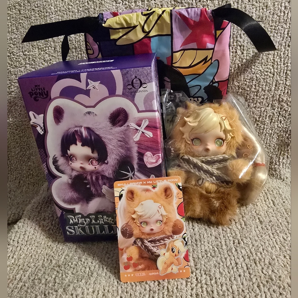 SKULLPANDA × My Little Pony Plush Doll Pendant "Applejack" Confirmed